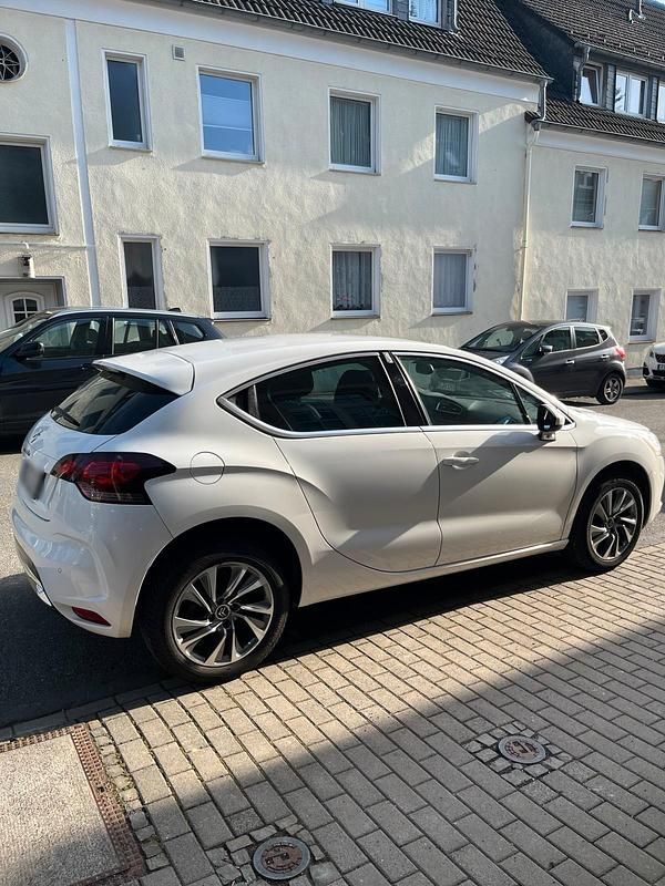 Gebraucht Citroën DS4 120 PS (88 kW) 2012 Weiß Kleinwagen