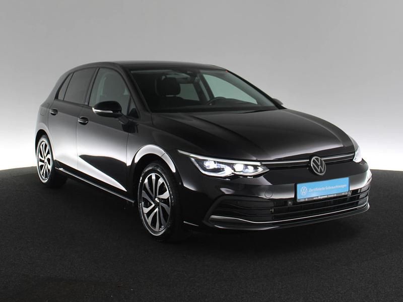 Gebraucht VW Golf VIII Active 150 PS (110 kW) 2022 Schwarz / deep black Limousine