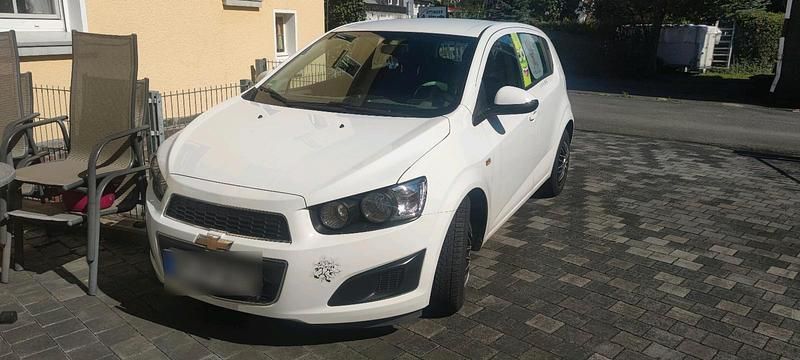 Weiß Gebraucht 2013 Chevrolet Aveo LTZ Kleinwagen | 4.900 € (Teuer) - Bild 1/4