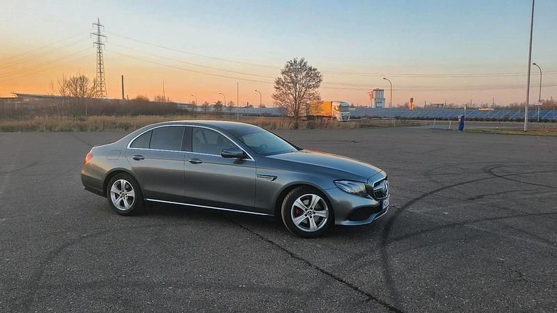 Gebraucht Mercedes E200 150 PS (110 kW) 2017 Grau Limousine