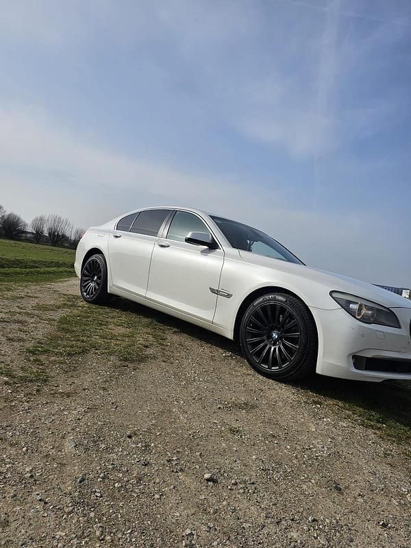 Gebraucht BMW 730 245 PS (180 kW) 2011 Weiß Limousine