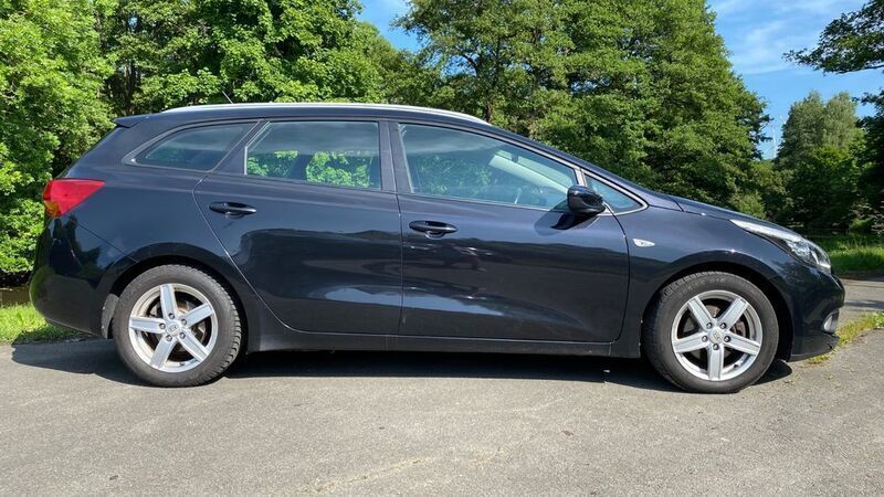 Schwarz Gebraucht 2013 Kia Ceed Sportswagon Edition 7 Kombi | 5.450 € (Guter Preis) - Bild 1/4