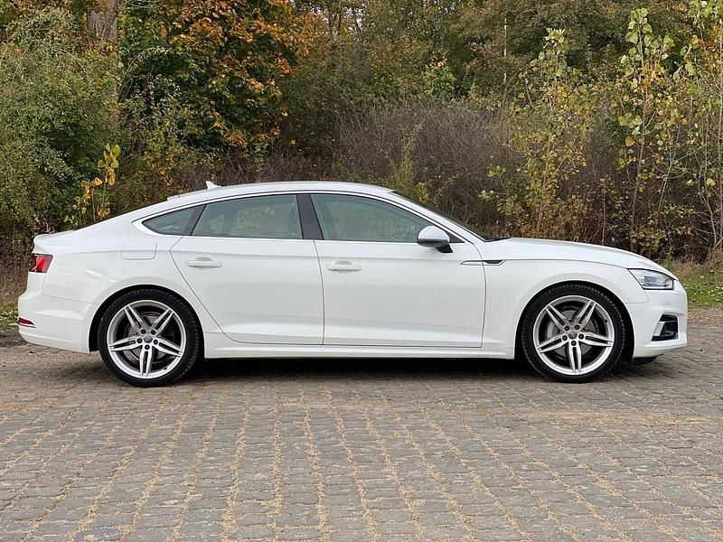 Weiß Gebraucht 2019 Audi A5 Sportback Ambiente Limousine | 20.500 € (Superpreis) - Bild 1/4