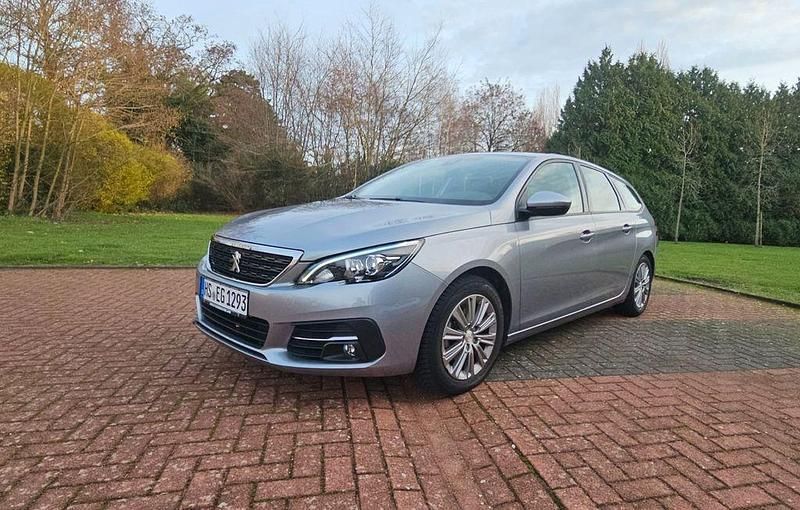 Gebraucht Peugeot 308 SW 131 PS (96 kW) 2021 Silber Kombi