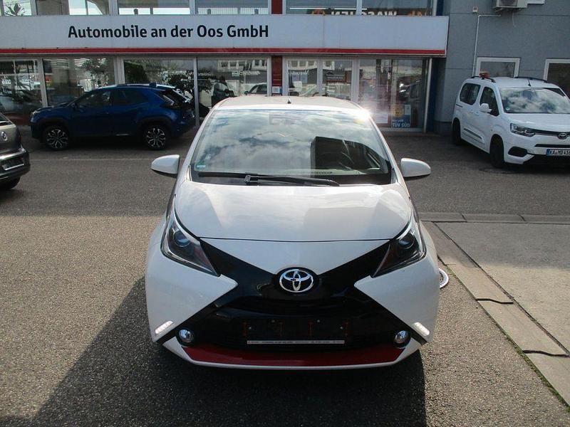 Gebraucht Toyota Aygo Edition-S 69 PS (50 kW) 2017 Weiß Kleinwagen