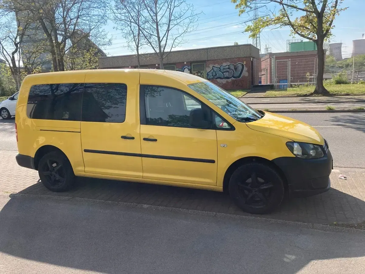 Second-hand VW Caddy Maxi 102 CP (75 kW) 2014 Galben Monovolum