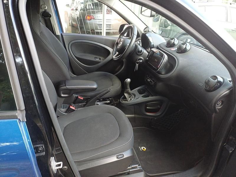 Gebraucht Smart ForFour Passion 71 PS (52 kW) 2018 Blau metallic Kleinwagen