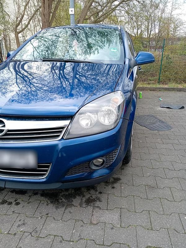 Gebraucht Opel Astra 131 PS (96 kW) 2010 Blau Kombi