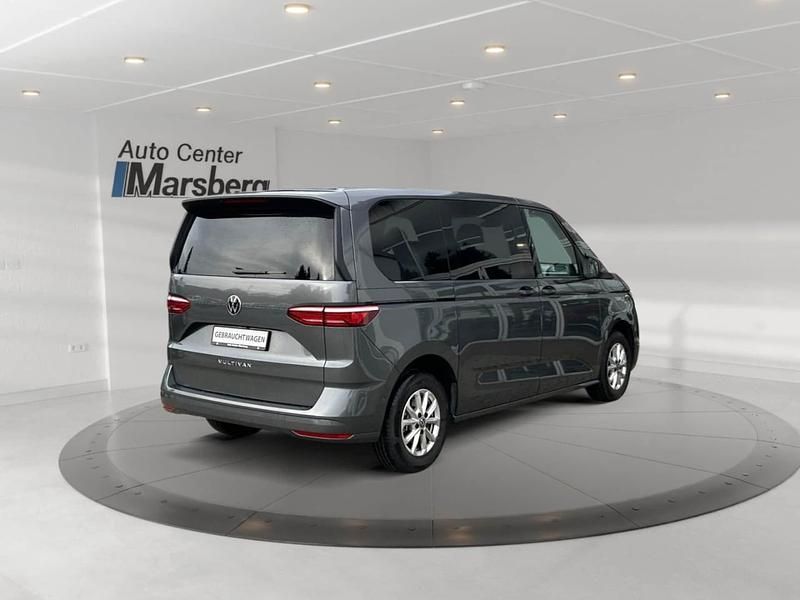 Second-hand VW Multivan Life 150 CP (110 kW) 2025 Gri Monovolum