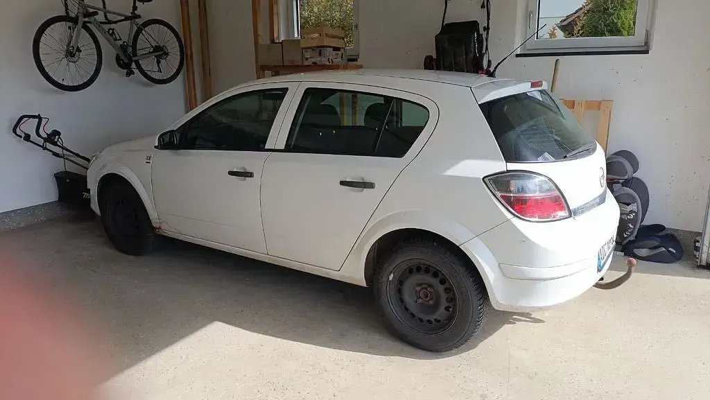 Gebraucht Opel Astra 90 PS (66 kW) 2009 Weiß Limousine