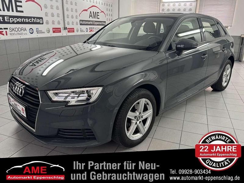 Grau Gebraucht 2019 Audi A3 Sportback Comfort Kombi | 17.995 € (Fairer Preis) - Bild 1/4