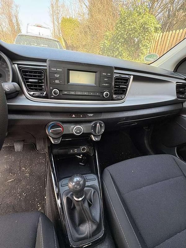 Gebraucht Kia Rio Edition 7 84 PS (61 kW) 2017 Weiß Limousine