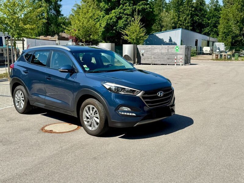 Blau Gebraucht 2016 Hyundai Tucson Trend SUV | 12.900 € (Guter Preis) - Bild 1/4