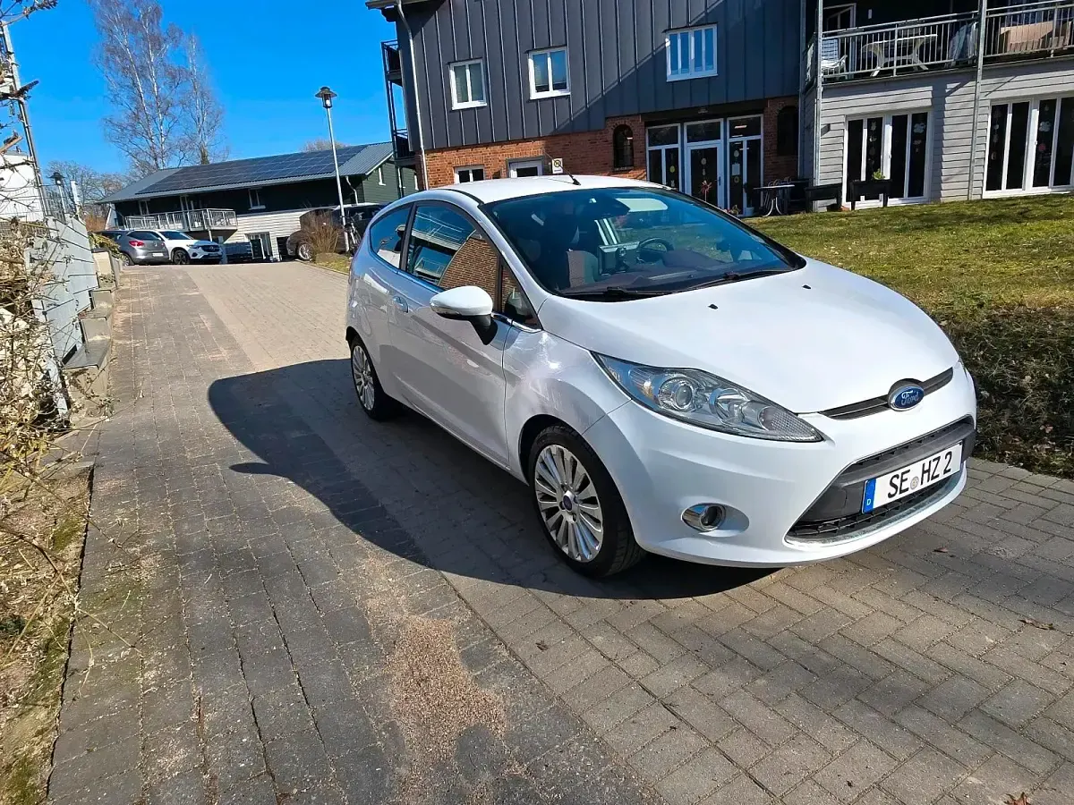 Używany Ford Fiesta 89 KM (65 kW) 2009 Biały Kombi