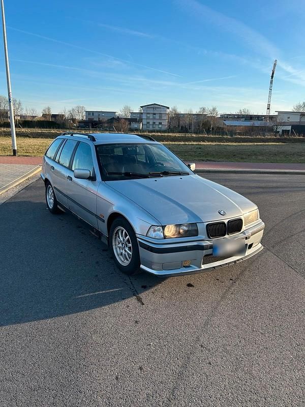 Gebraucht BMW 320 150 PS (110 kW) 1997 Silber Kombi