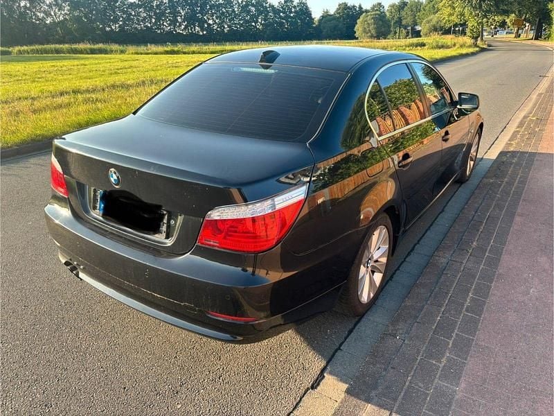 Second-hand BMW 523 190 CP (139 kW) 2007 Negru Berlinǎ