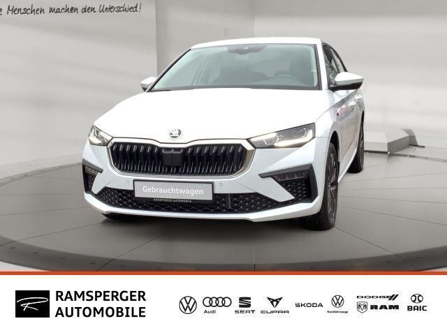 Weiß (moonweiß perleffekt) Gebraucht 2024 Skoda Scala Drive Kleinwagen | 24.990 € (Fairer Preis) - Bild 1/4