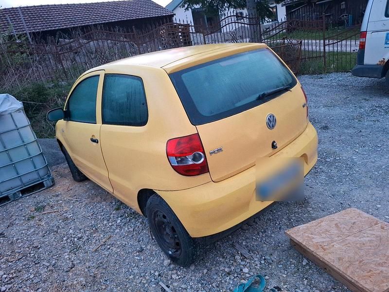 Second-hand VW Fox 70 CP (51 kW) 2005 Galben Hatchback
