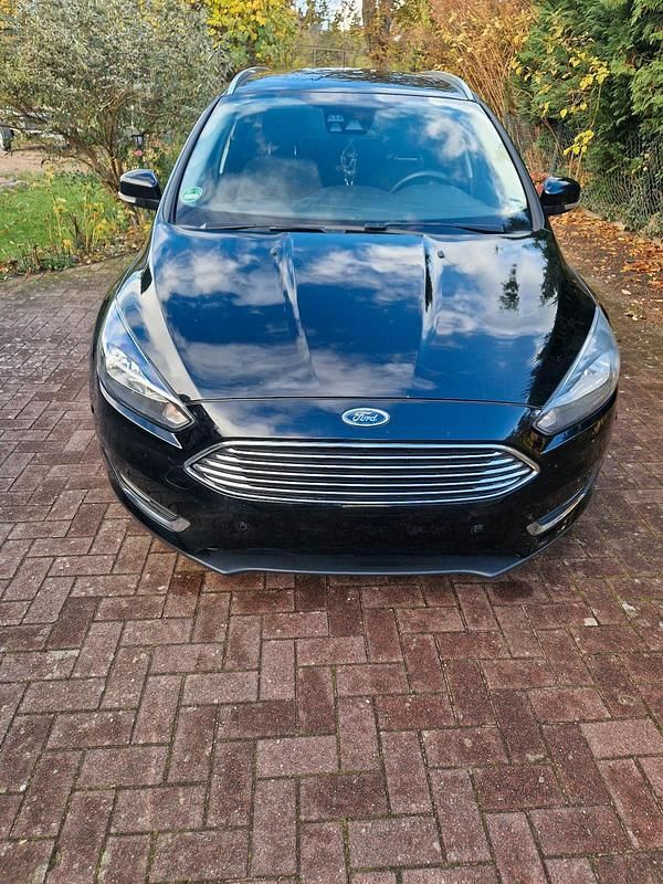 Schwarz Gebraucht 2016 Ford Focus Titanium Kombi | 7.000 € (Superpreis) - Bild 1/4