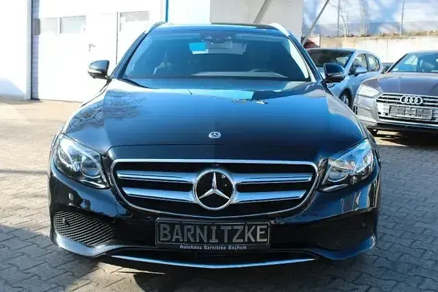 Gebraucht Mercedes E220 194 PS (142 kW) 2018 Schwarz Limousine