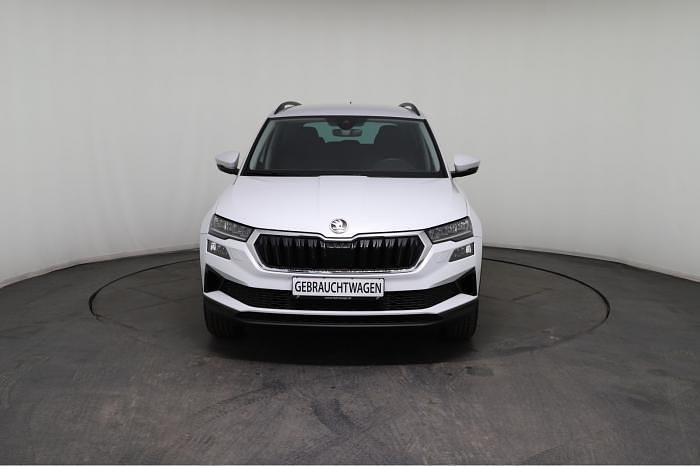 Gebraucht Skoda Karoq Selection 150 PS (110 kW) 2025 Weiß, moonweiss metallic (2y) SUV