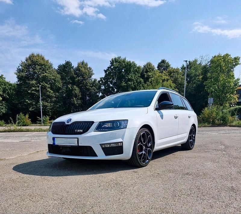 Weiß Gebraucht 2015 Skoda Octavia RS Kombi | 13.900 € (Superpreis) - Bild 1/4