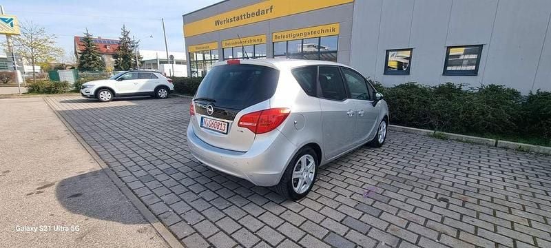 Gebraucht Opel Meriva Design Edition 101 PS (74 kW) 2011 Silber Van / Kleinbus