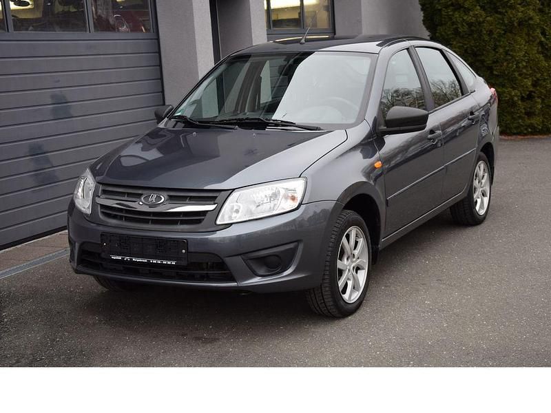 Second-hand Lada Granta 98 CP (72 kW) 2017 Gri Berlinǎ