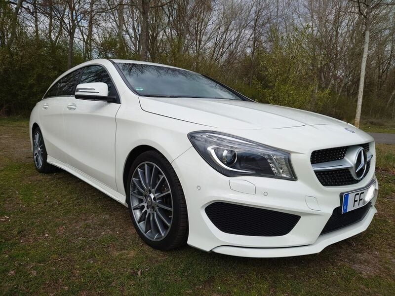 Weiß Gebraucht 2016 Mercedes CLA220 Shooting Brake AMG Kombi | 18.900 € (Fairer Preis) - Bild 1/4