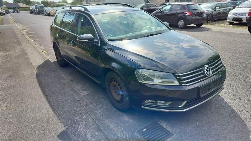 Schwarz Gebraucht 2011 VW Passat Highline Limousine | 2.650 € (Superpreis) - Bild 1/4