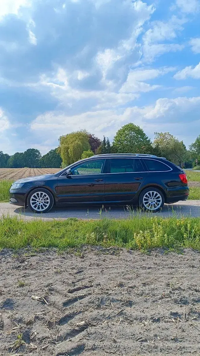 Gebraucht Skoda Superb 170 PS (125 kW) 2013 Schwarz Kombi