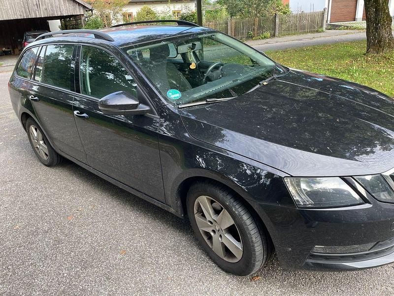 Schwarz Gebraucht 2018 Skoda Octavia Style Kombi | 11.990 € (Superpreis) - Bild 1/4