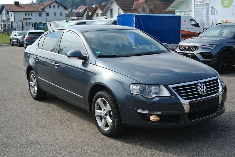 Gebraucht VW Passat Highline 160 PS (117 kW) 2010 Grau Limousine