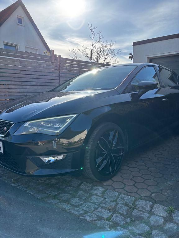 Second-hand Seat Leon FR 184 CP (135 kW) 2014 Negru Berlinǎ