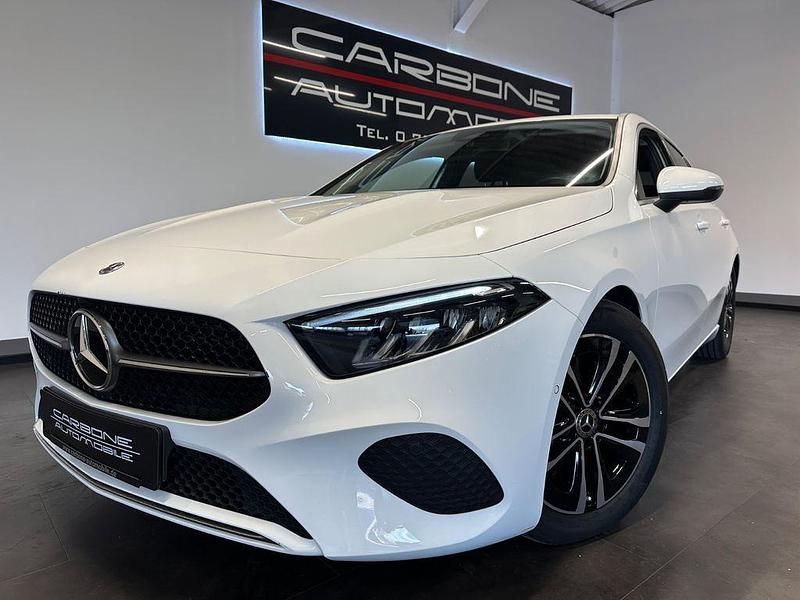 Weiß Gebraucht 2023 Mercedes A180 Limousine | 26.490 € (Guter Preis) - Bild 1/4