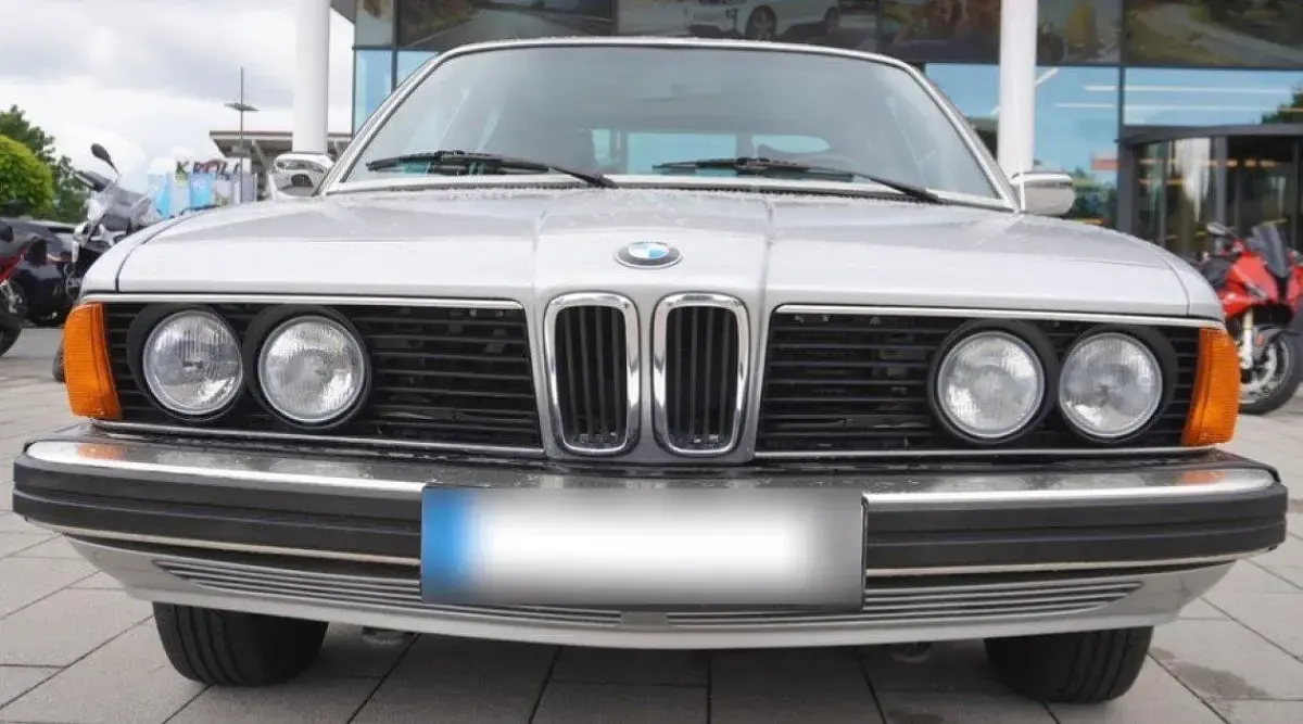 Gebraucht BMW 733 179 PS (131 kW) 1979 Silber Limousine