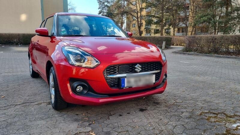 Rot Gebraucht 2023 Suzuki Swift Comfort+ Kleinwagen | 15.300 € (Guter Preis) - Bild 1/4