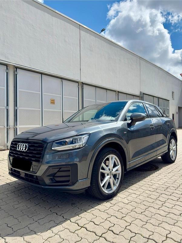 Grau Gebraucht 2018 Audi Q2 S-Line SUV | 20.800 € (Fairer Preis) - Bild 1/4