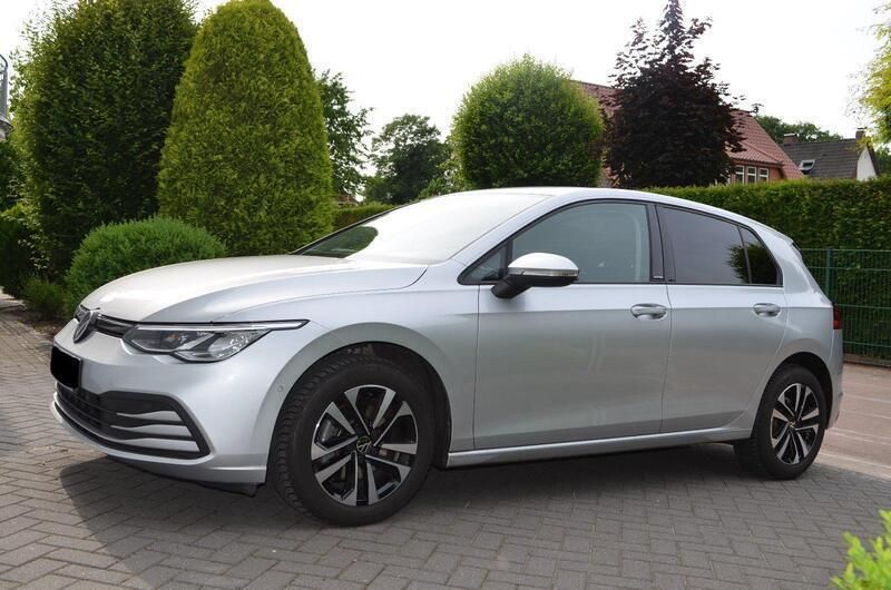 Silber Gebraucht 2021 VW Golf VIII United Limousine | 19.500 € (Superpreis) - Bild 1/4