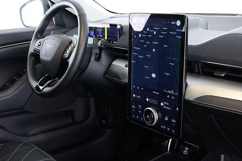 Gebraucht Ford Mustang Mach-E 197 kW (269 PS) 2023 Gelb SUV