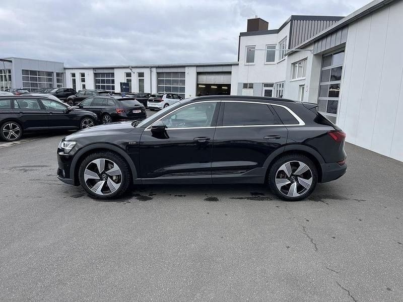 Gebraucht Audi e-tron Ambiente 230 kW (313 PS) 2022 Brillantschwarz SUV