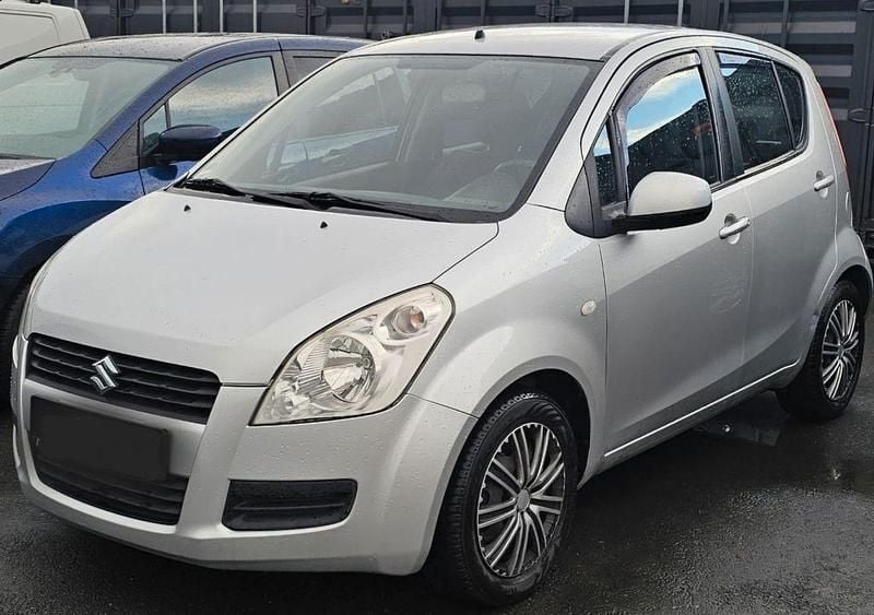 Gebraucht Suzuki Splash Basic 68 PS (50 kW) 2010 Silber Kleinwagen
