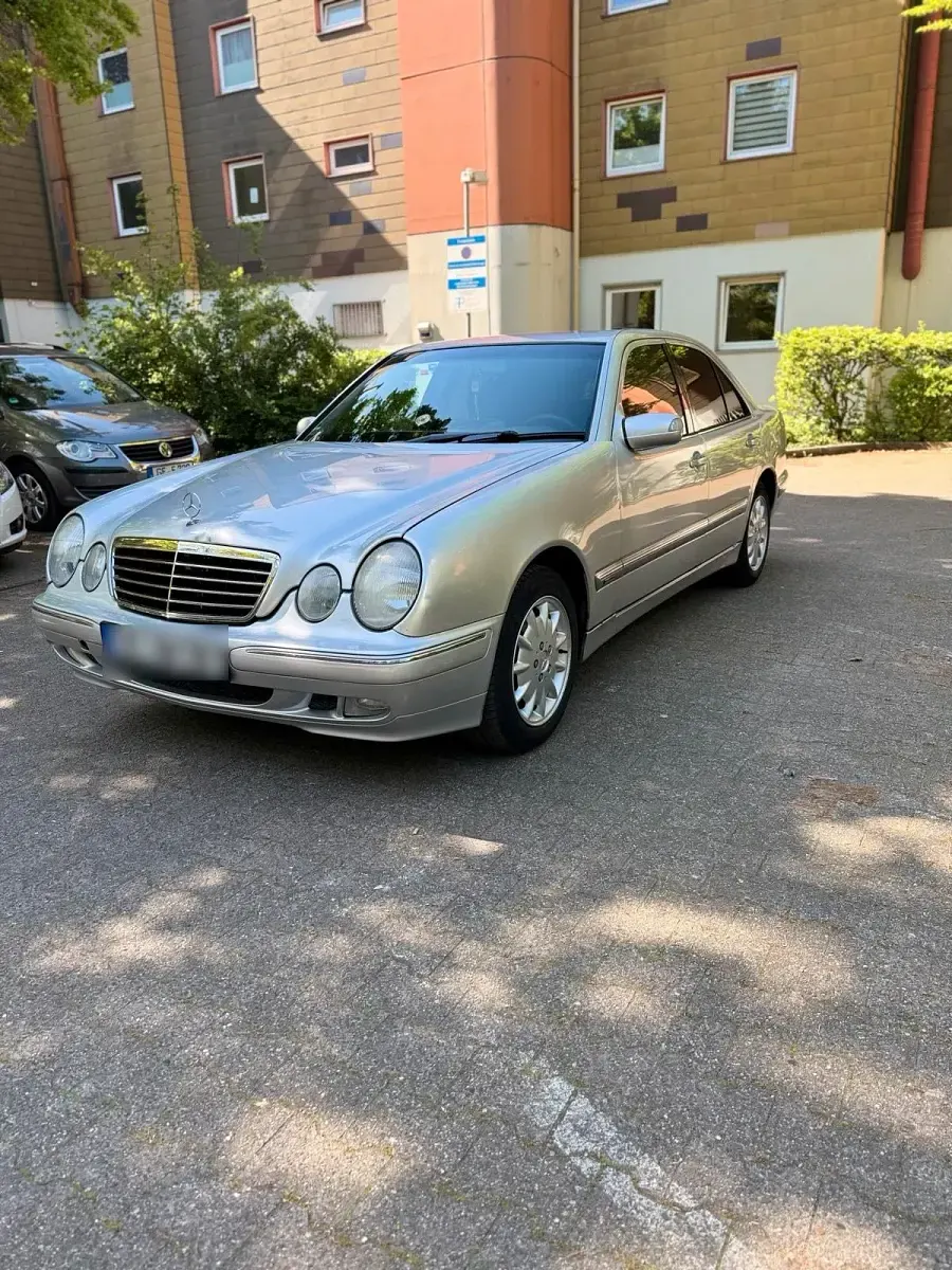 Gebraucht Mercedes E200 136 PS (100 kW) 2000 Silber Limousine