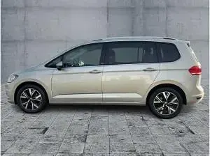 Gebraucht VW Touran 150 PS (110 kW) 2024 Silber (ivory silver metallic) Van / Kleinbus