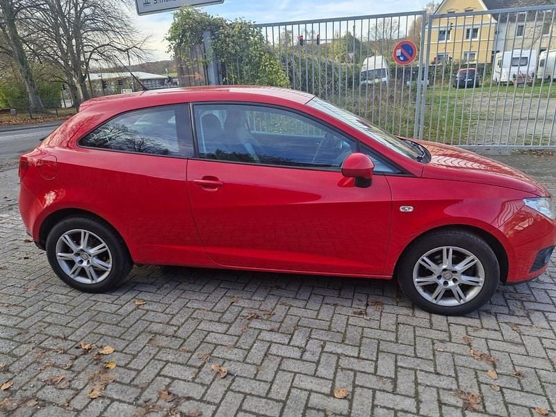 Rot Gebraucht 2010 Seat Ibiza Limousine | 3.333 € (Guter Preis) - Bild 1/4