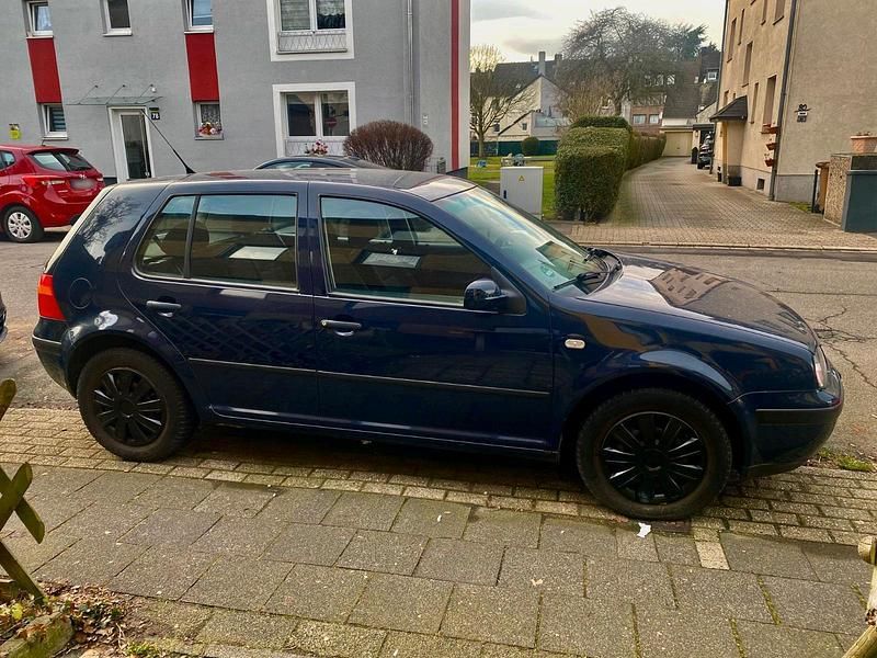 Gebraucht VW Golf IV 101 PS (74 kW) 2001 Blau Kleinwagen
