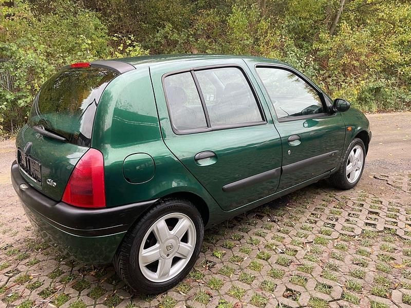 Gebraucht Renault Clio II Basis 58 PS (42 kW) 1999 Grün Limousine