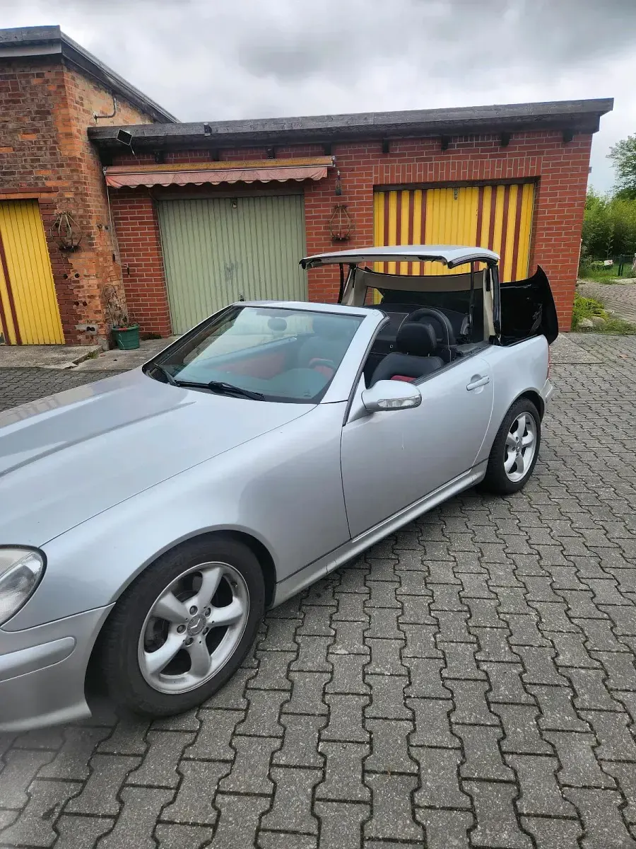 Gebraucht Mercedes SLK230 197 PS (144 kW) 2000 Silber Cabrio