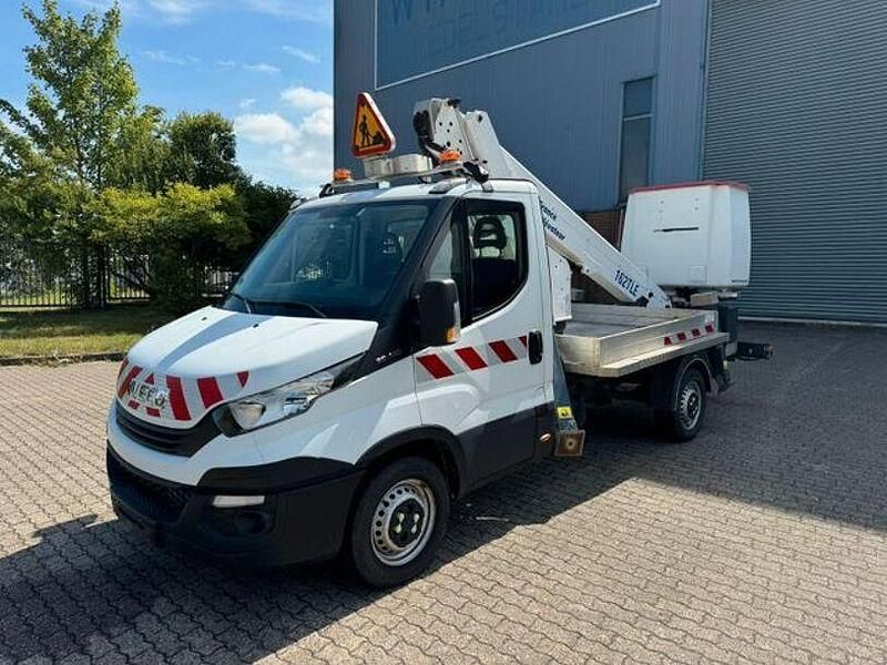 Weiss Gebraucht 2016 Iveco Daily Van | 47.599 € - Bild 1/4