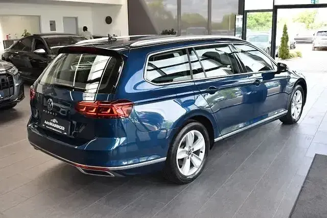 Używany VW Passat Elegance 150 KM (110 kW) 2023 Niebieski Kombi